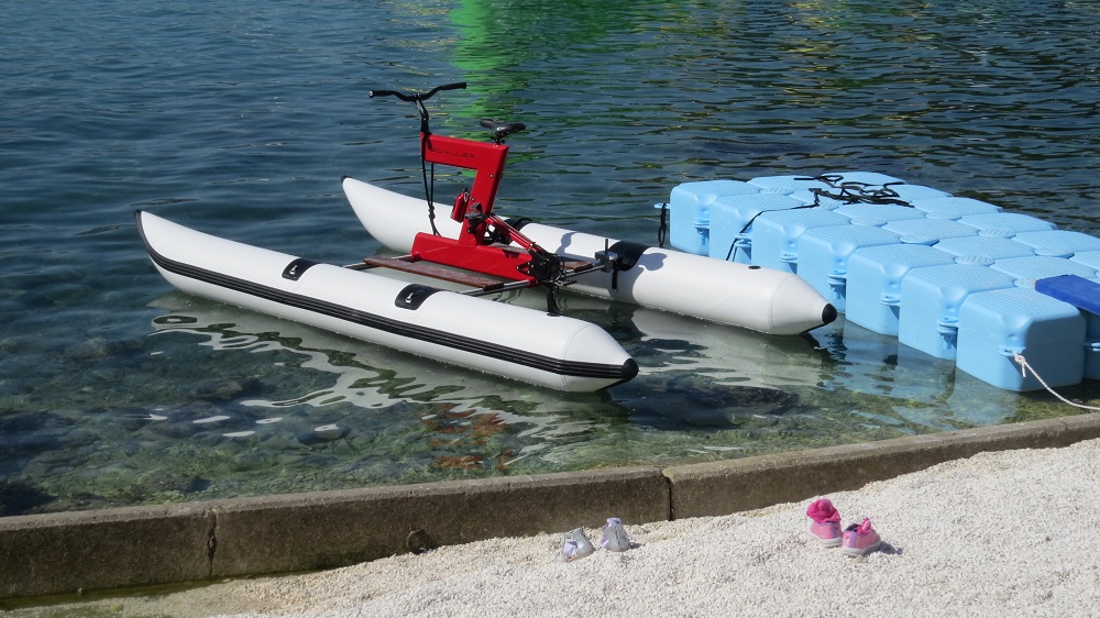 Podstrana, Dani hrvatske male brodogradnje 2018,morski bicikl katamaran naprosto mami da se isproba