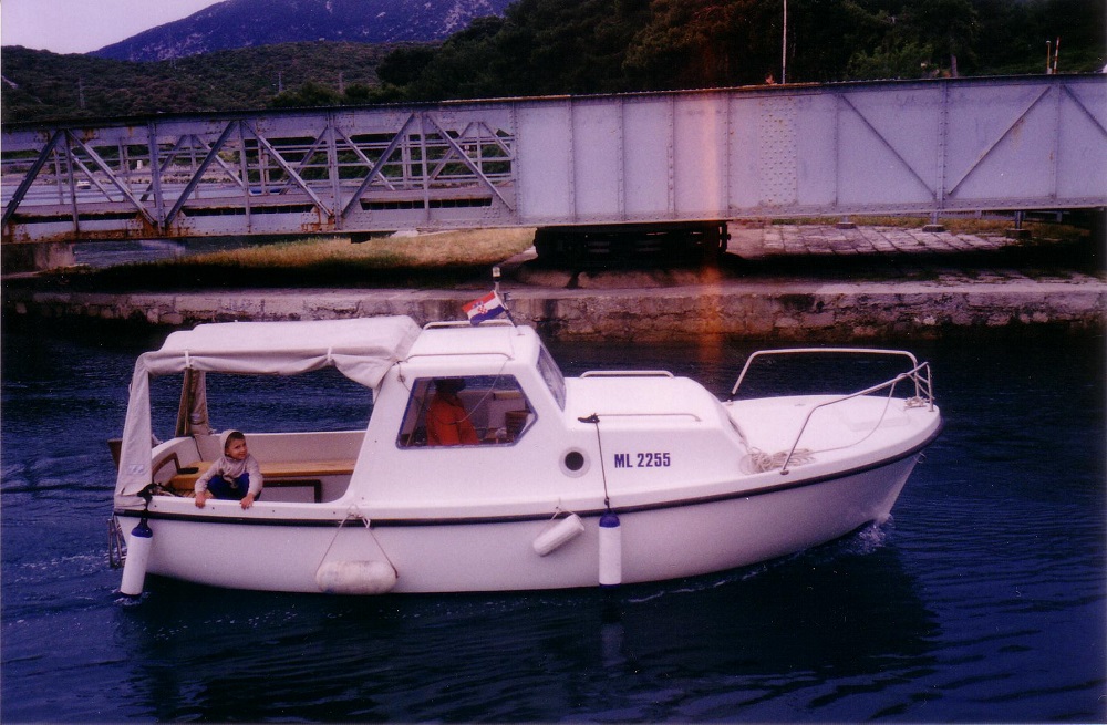 Brodica u Osorskom kanalu 