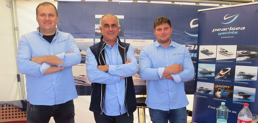 Stipe Nevistić (u sredini) sa svojom Pearlsea Yachts ekipom na Biograd Boat Show 2022
