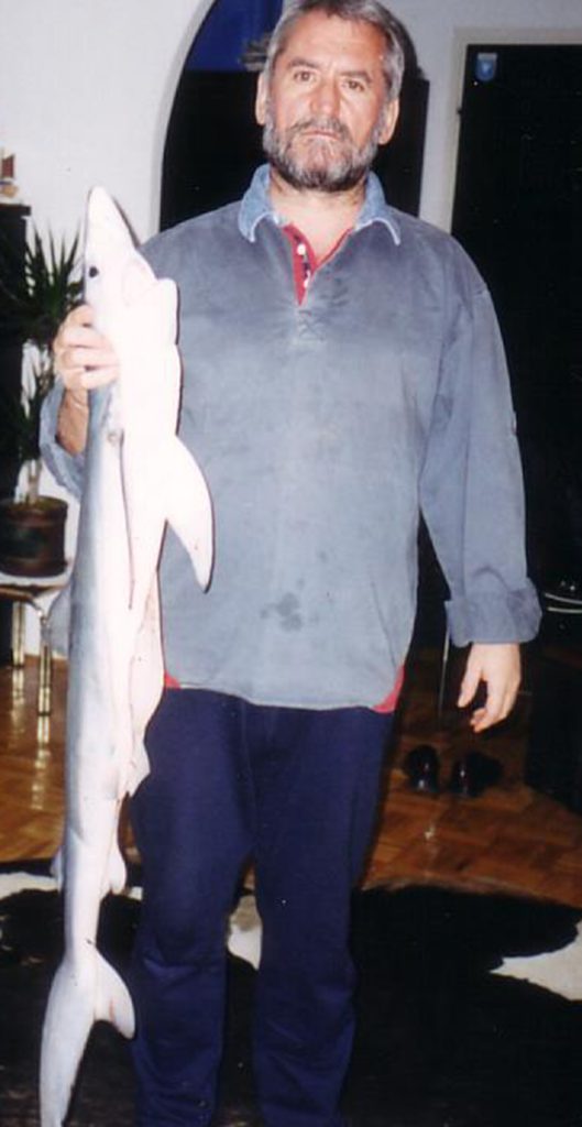 Mladen Gerovac i morski pas 1999. Foto Snježana Ivić Gerovac
