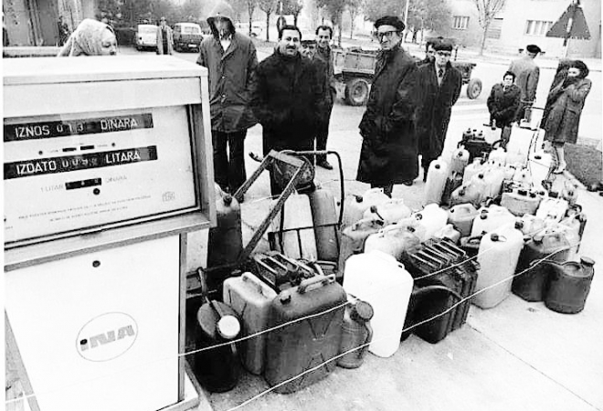 Kriza u Jugoslaviji: Zima 1982. redovi za benzin