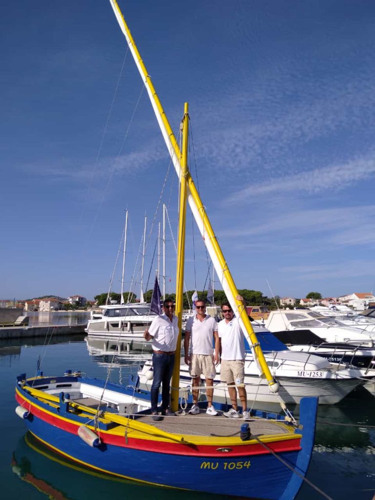 Regatni tim Marine Betina - direktor Boris Ninić i mornari Dragan Skračić i Ivan Šarić