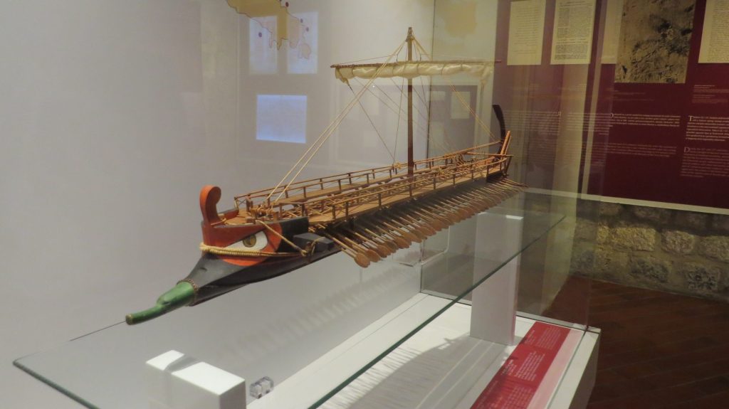 Maketa antičkog broda kakav je potonuo kod Mljeta