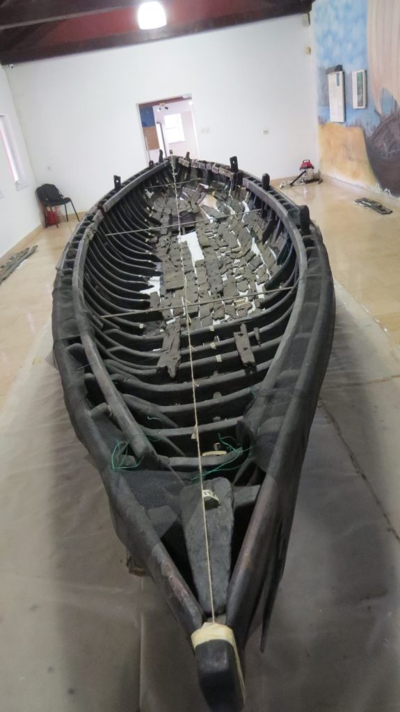 Pronađeni dijelovi Condure Croatice prikazani u u modelu rekonstrukcije broda u Muzeju ninskih starina