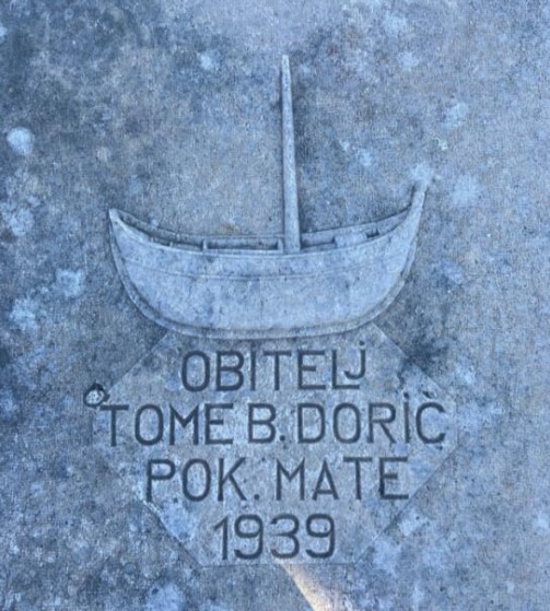 Simbol s grobnice obitelji Bonačić Dorić 1939