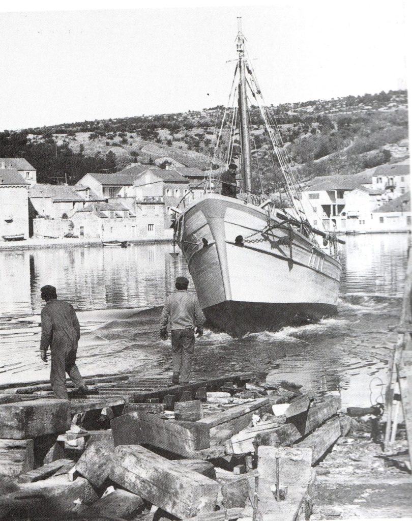 Sredina 20. stoljeća brodogradilište drvenih brodova na mjestu današnje marine