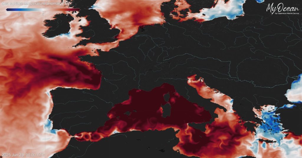 emperatura Meditaranskog mora i Jadrana: Sateliska snimka 23.6.2025. tamnije crvena boja ukazuje na područje gdje su rekordno visoke temperature u odnosu na dosadašnja mjerenja / Izvor: Copernicus EU